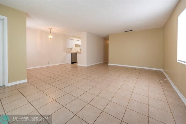 Building Photo - 930 Mandarin Isle
