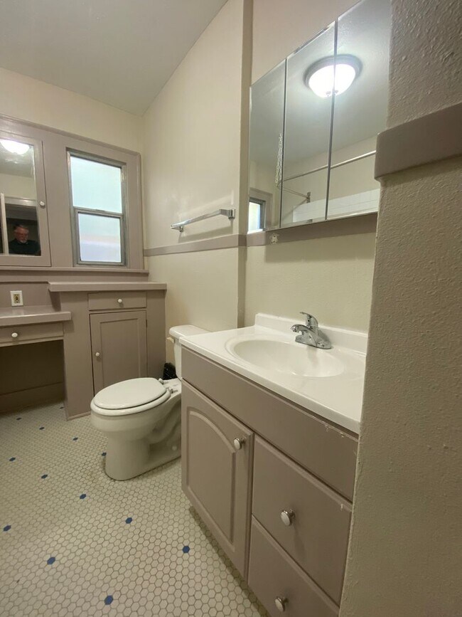 Building Photo - Charming Mt. Tabor Home with Loft & Baseme...