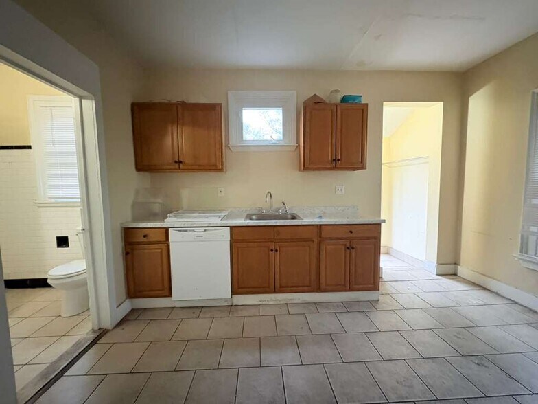 Building Photo - 81 Sherman Ave