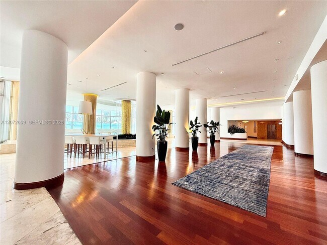 Building Photo - 5161 Collins Ave