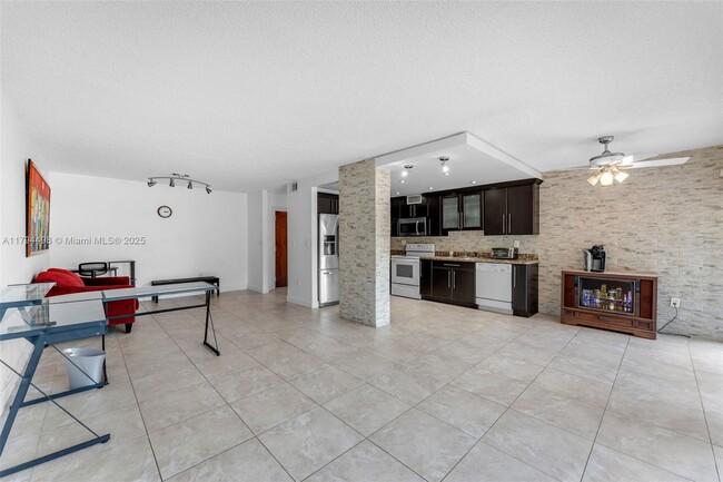 Building Photo - 5800 SW 127th Ave