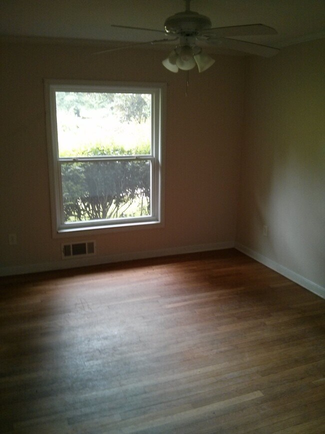 Building Photo - 1284 Lynhurst Dr SW