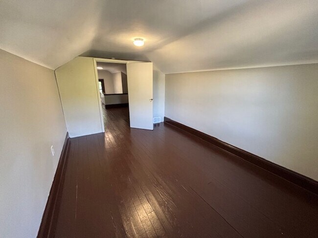 Building Photo - Classic 1928 Goodyear Heights charmer—fireplace, yard & off-street parking