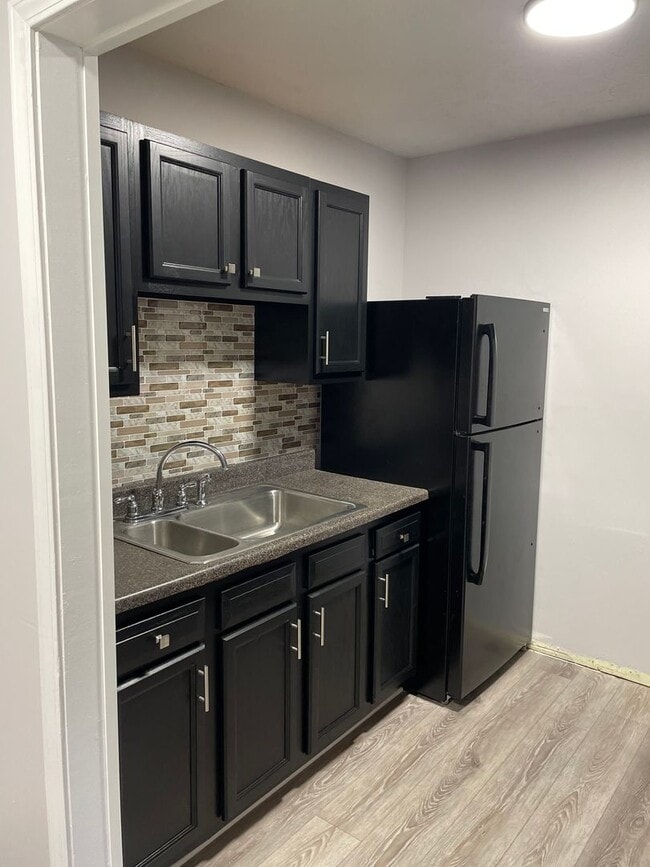 Building Photo - 380 Main Cross St