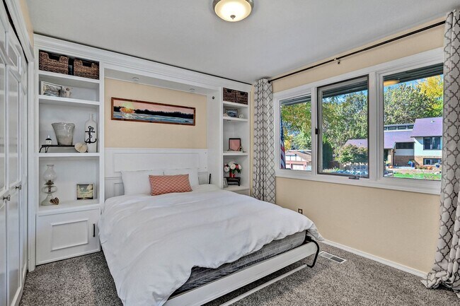 Building Photo - Cozy Hillside Boise Beauty Available 1/1/26!
