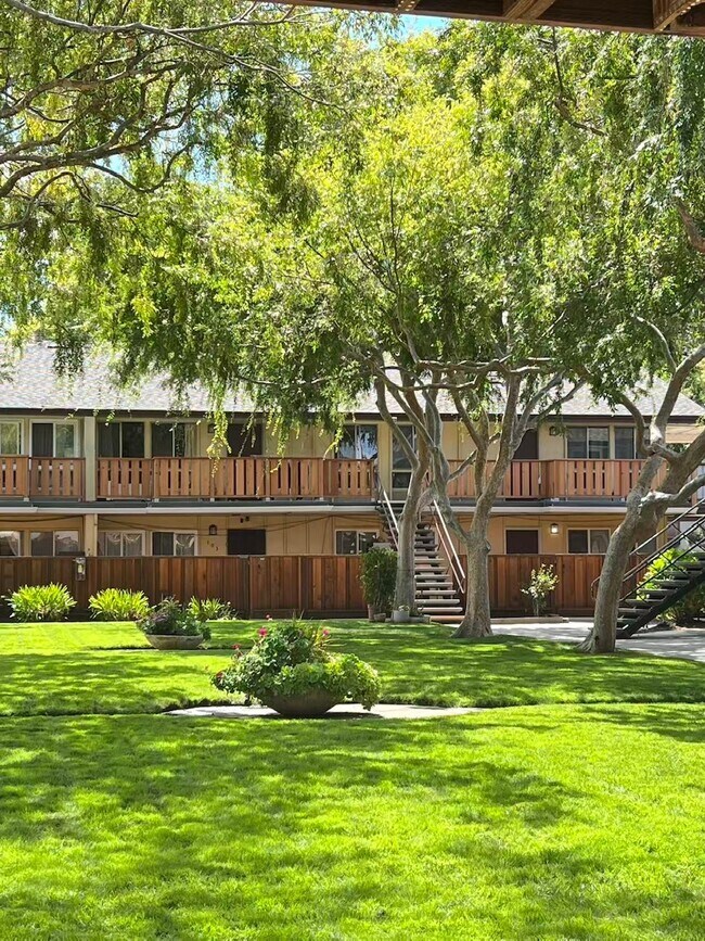 Building Photo - 3001 Los Prados St