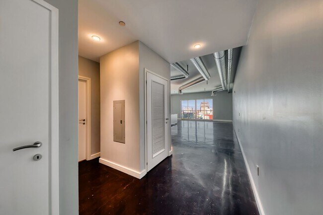 Building Photo - 200 Hoover Ave
