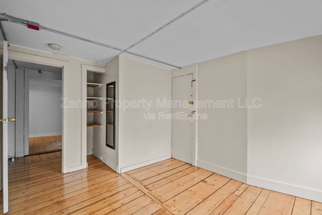 Building Photo - 35 Bowen St