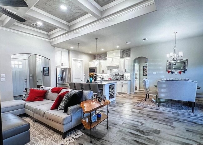 Building Photo - 6611 Pinehurst Dr