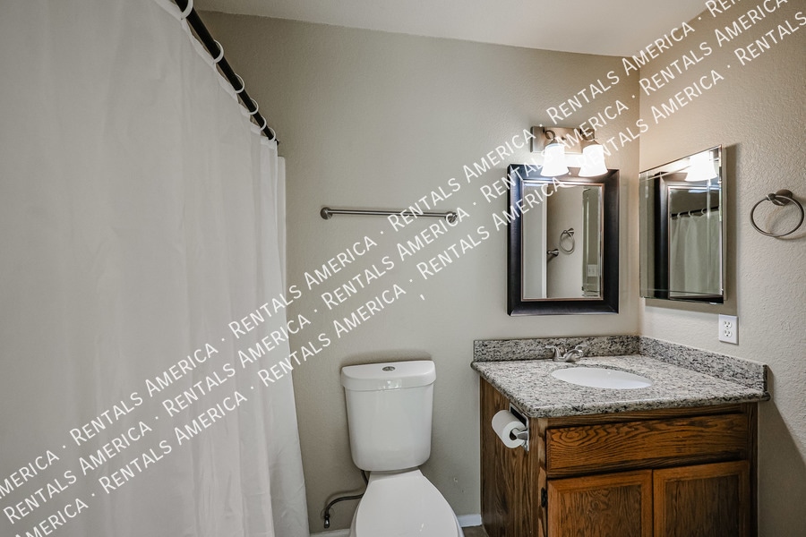 Building Photo - 10815 W Northern Ave