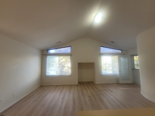 Building Photo - 137 Heather Croft