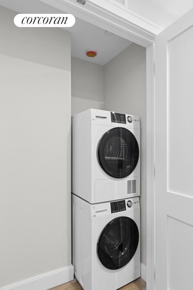 Building Photo - 760 Metropolitan Ave