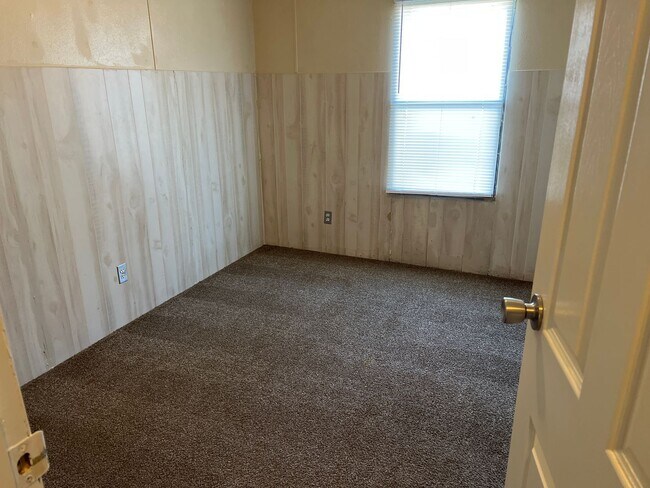 Building Photo - In the KEYS ... Open Floor plan 3 bedroom 2 bathroom