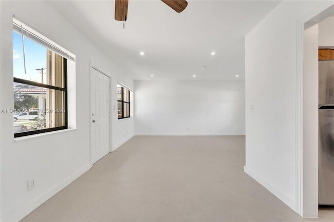 Building Photo - 600 SW 8th St