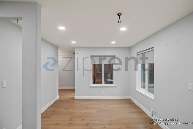 Building Photo - 567 Blue Jay Dr