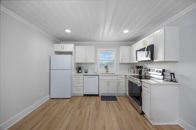 Building Photo - 4501 N Ocean Blvd