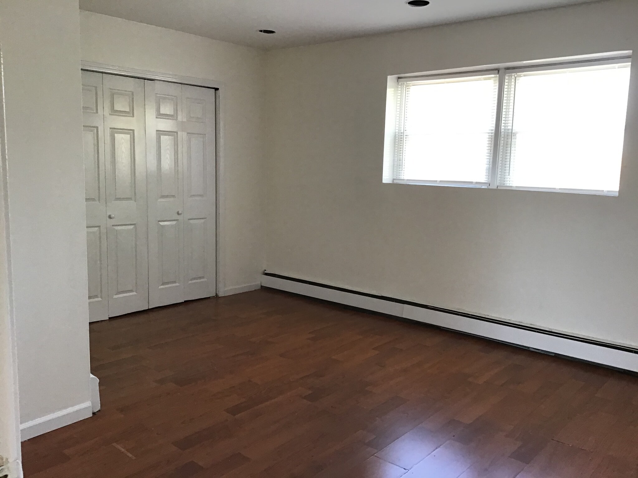 bedroom - 712 S Carpenter St