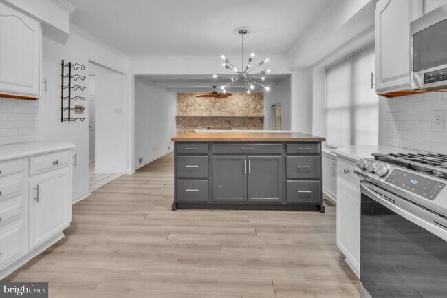 Building Photo - 5 Greenleigh Cir