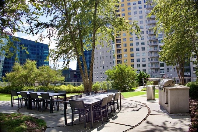 Building Photo - 950 W Peachtree St NW