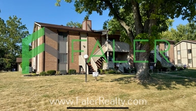 Building Photo - Updated Second Floor Condo w/ Dedicated En...