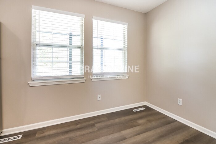 Building Photo - 1909 NE McKee Ln