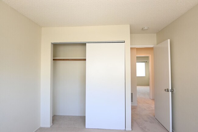 Building Photo - 3850 Meeks Terrace