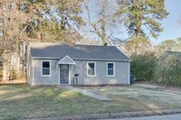 Building Photo - Charming Renovated Home with Modern Upgrades and Spacious Yard!
