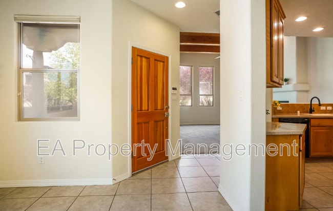 Building Photo - 8736 Desert Fox Way NE