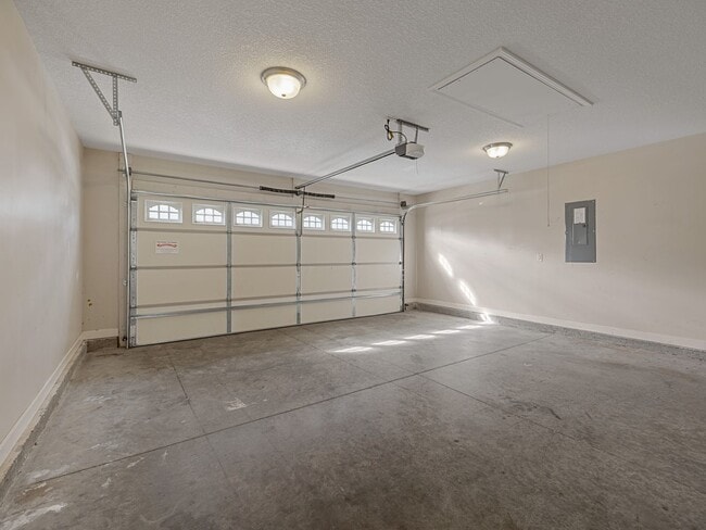 Building Photo - 3BR/2BA Inman Gem with Pool Access & Firep...