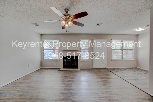 Building Photo - Beautiful 3 Bedroom, 2.5 Bath Condo in Canterbury!