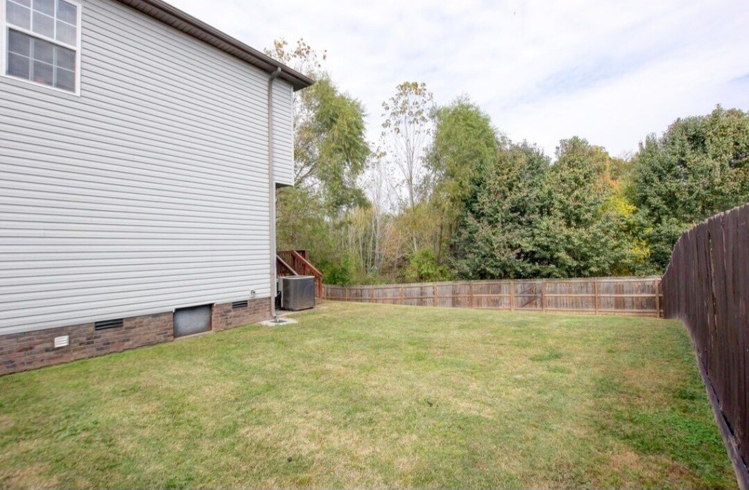 Building Photo - 1321 Allmon Dr