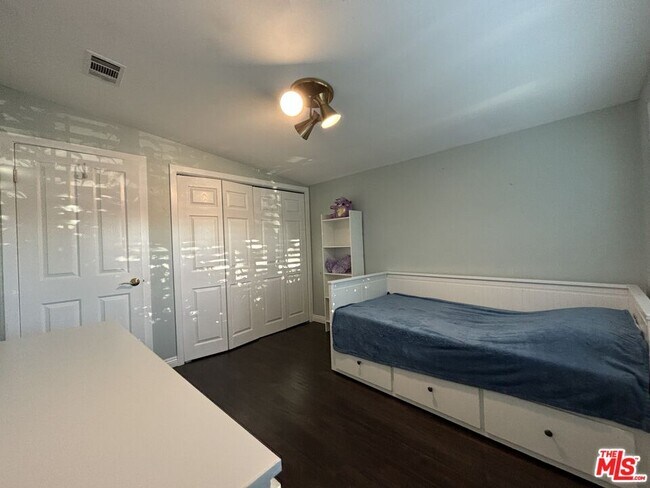 Building Photo - 10824 Paso Robles Ave