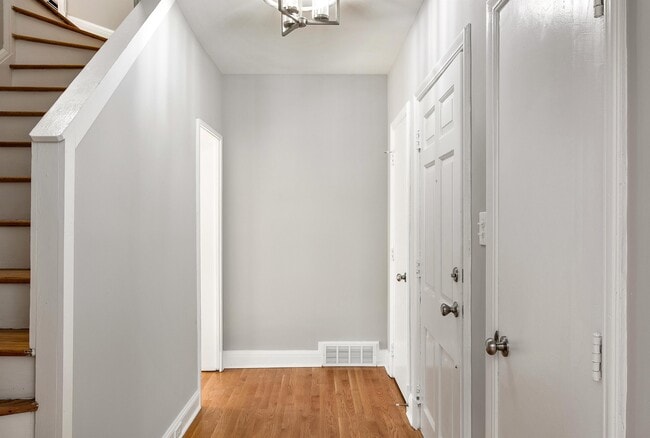 Building Photo - 4315 Bromley Ln