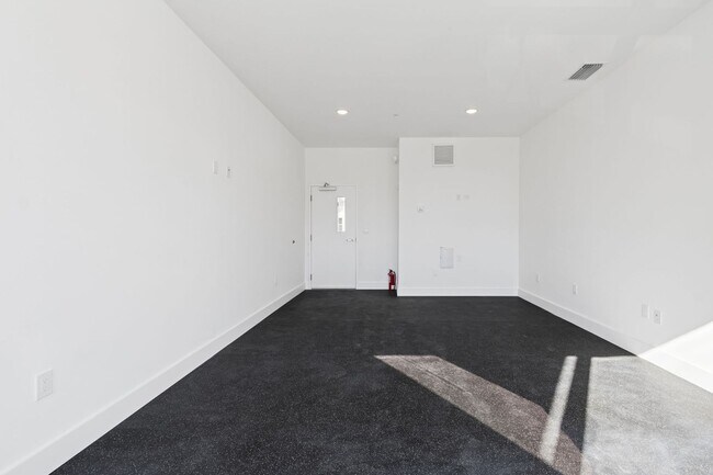 Building Photo - 1343 4th St