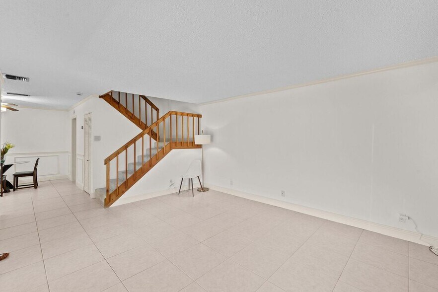Building Photo - 1720 Forest Lakes Cir
