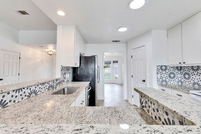 Building Photo - 451 Co Rd 276