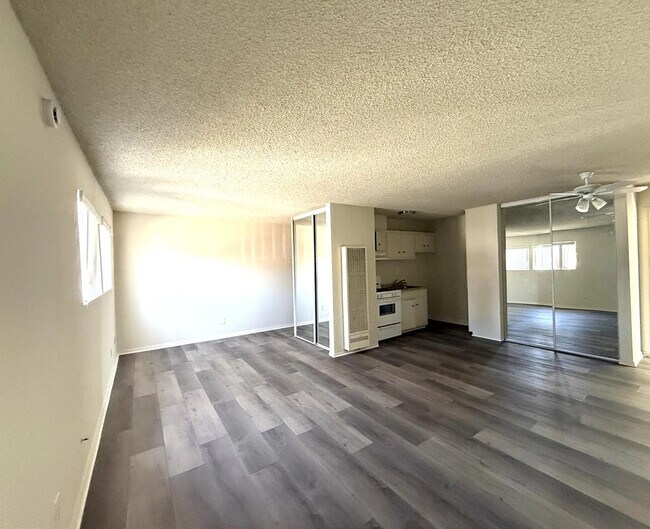 Interior Photo - 17801 Sherman Way,