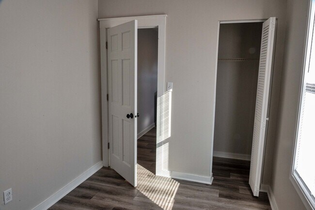 Building Photo - Remodeled 3 Bedroom 1 Bath home Ready for Move in!