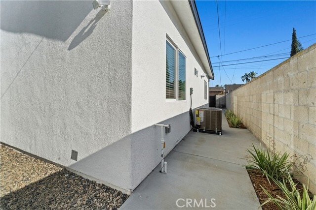 Building Photo - 424 W Wilshire Ave
