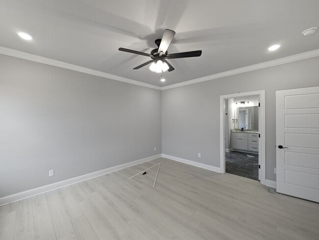 Building Photo - 257 Vicks Cir