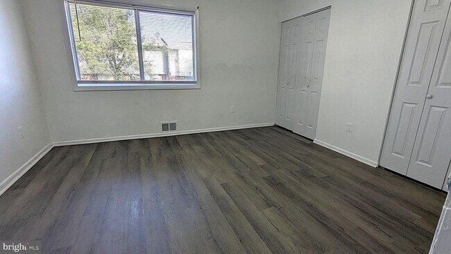 Building Photo - 2206 Gingell Pl