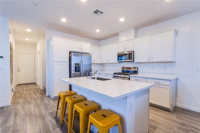 Building Photo - 145 Aqua Cmns