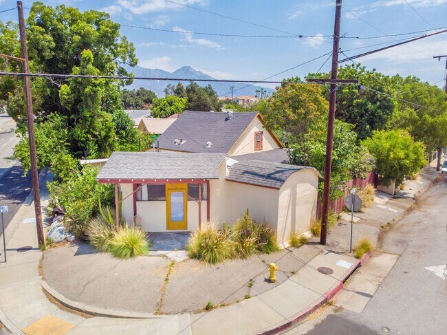 Building Photo - Bring Your Crew. Take the Whole Compound