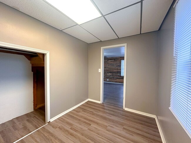 Building Photo - 3 bedroom 2 bath