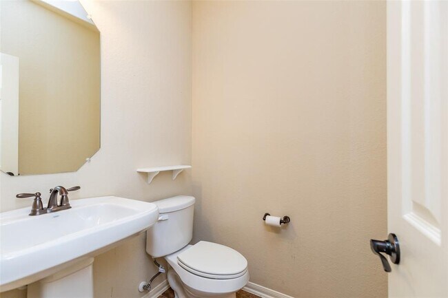 Building Photo - 4506 Hidden Oaks Wy