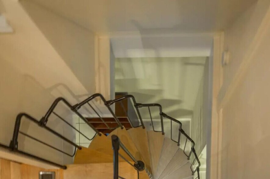 Building Photo - 155 Porter St