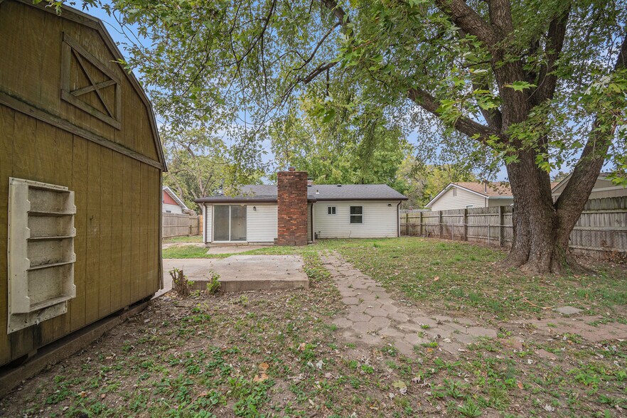 Building Photo - 126 Saint Robert Dr