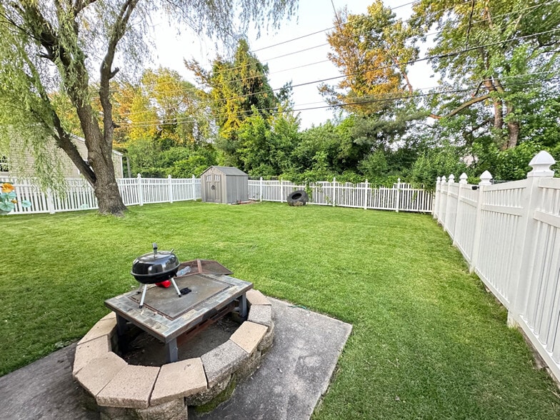 Building Photo - 801 Las Vegas Dr