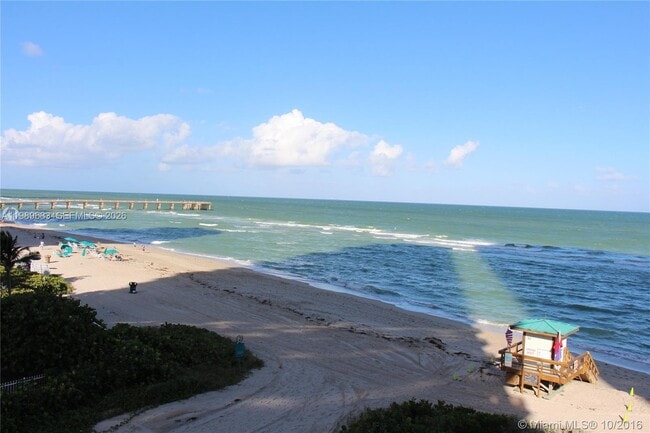 Building Photo - 16275 Collins Ave