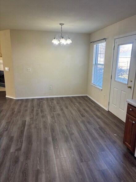 Building Photo - 600 Woods Dr